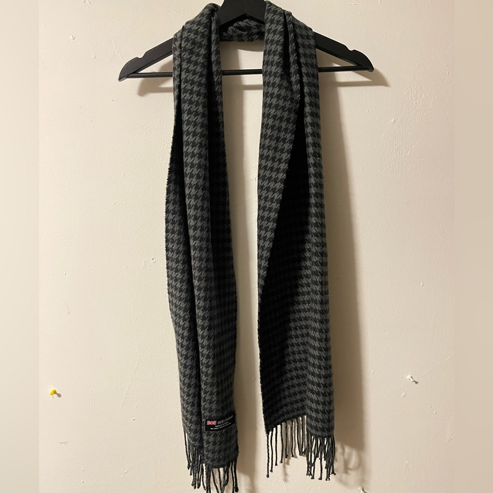 Black and Gray Houndstooth 100% cashmere Scarf